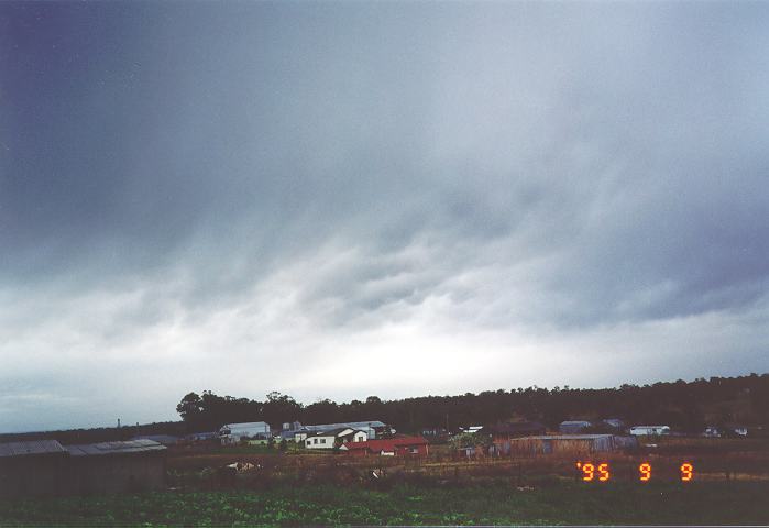 nimbostratus2.jpg (28251 bytes)