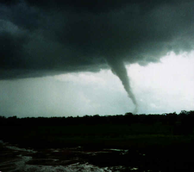 tornado.jpg (46217 bytes)